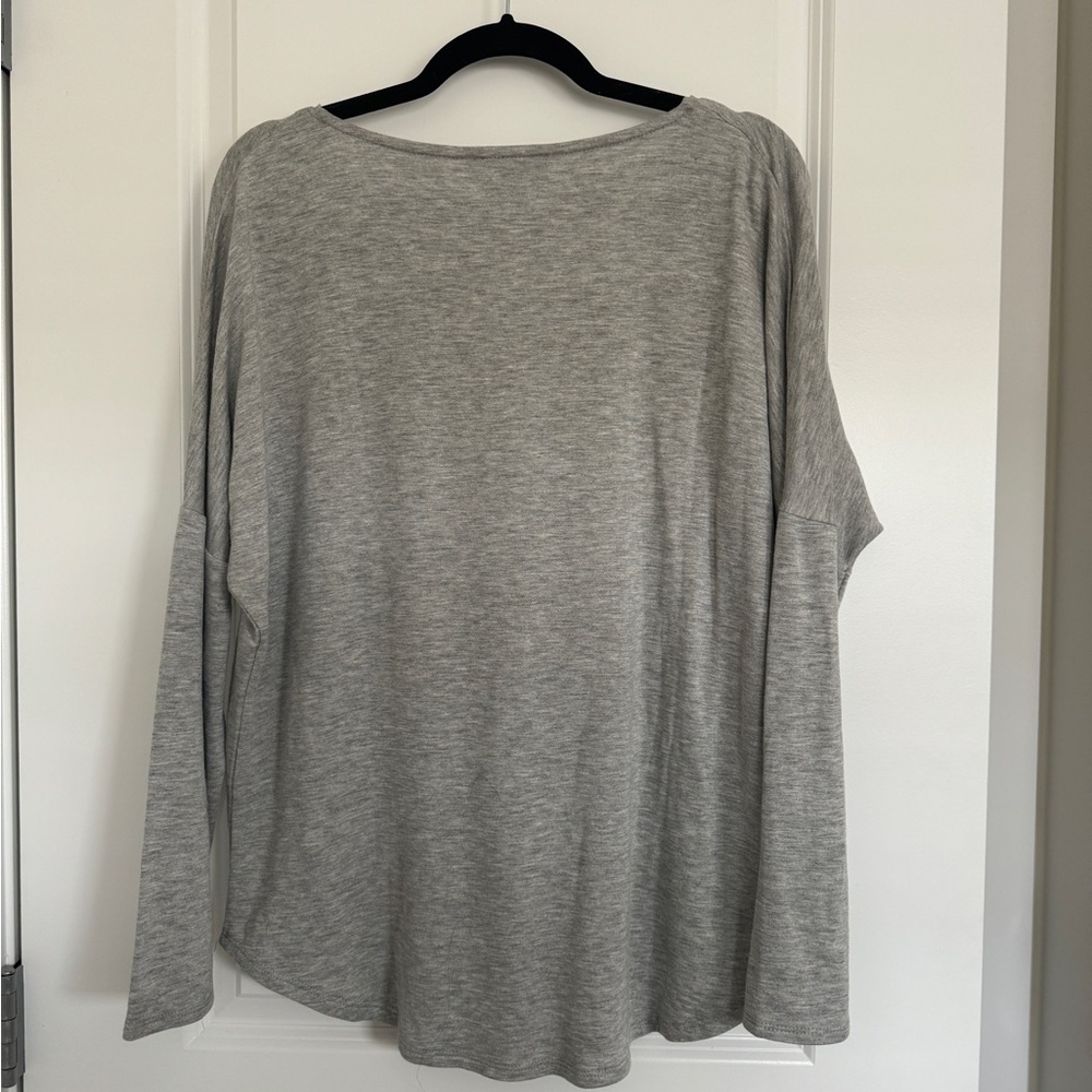 NWOT 🆕 Carmen Long sleeves shirt with zipper front grey - Picture 4 of 4
